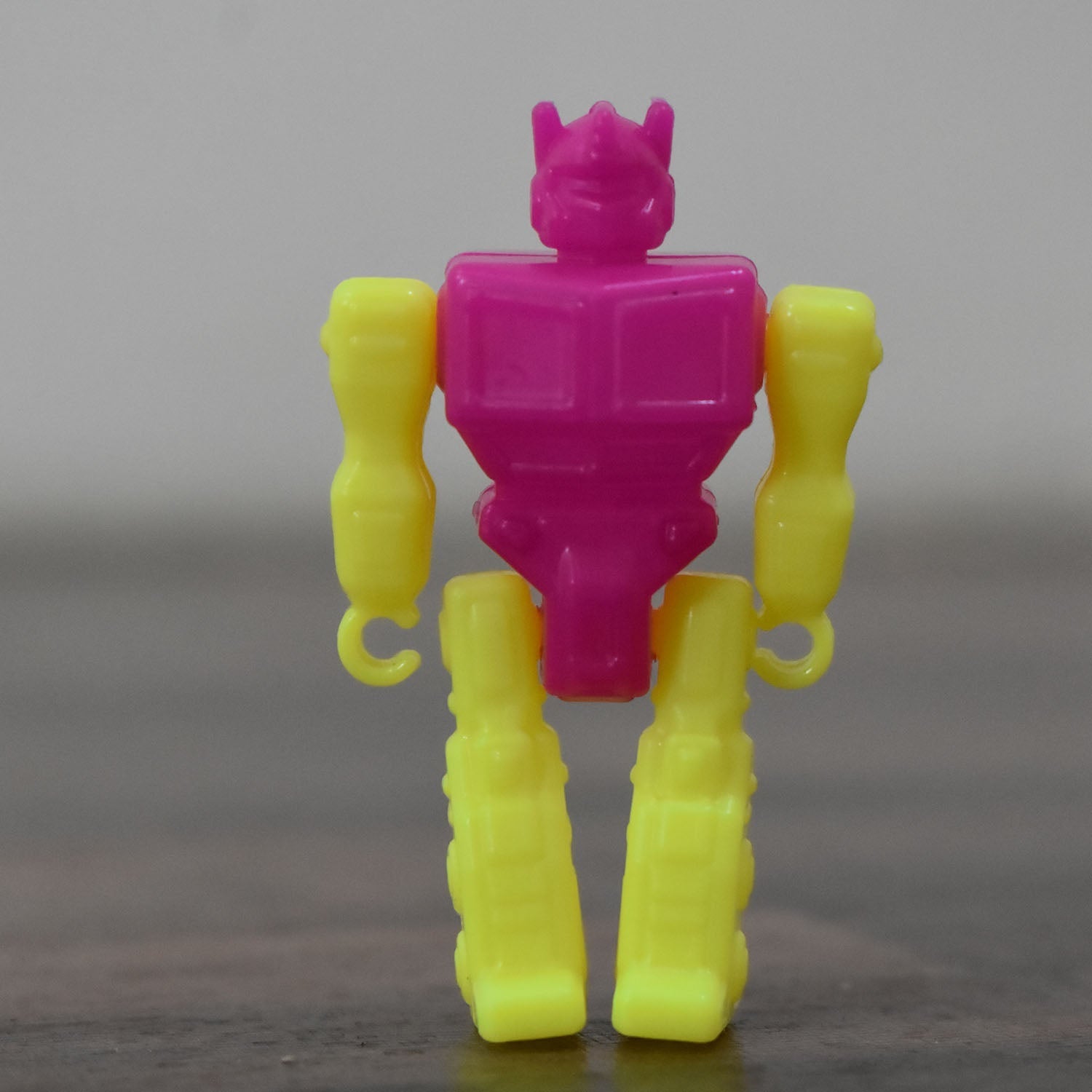 30 small robot toys for children’s play and creativity 30 small robot toys for children’s play and creativity
